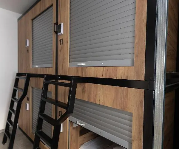 Expo Capsule ホステル *